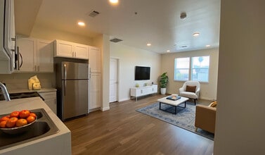 BC La Perla in San Diego, CA - Foto de edificio - Building Photo