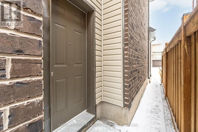 938 Chestnut Heights in Milton, ON - Building Photo - Building Photo