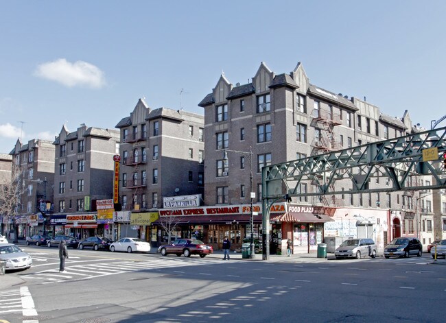 101-111 Dyckman St in New York, NY - Foto de edificio - Building Photo