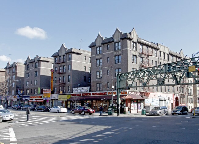 101-111 Dyckman St in New York, NY - Building Photo - Building Photo