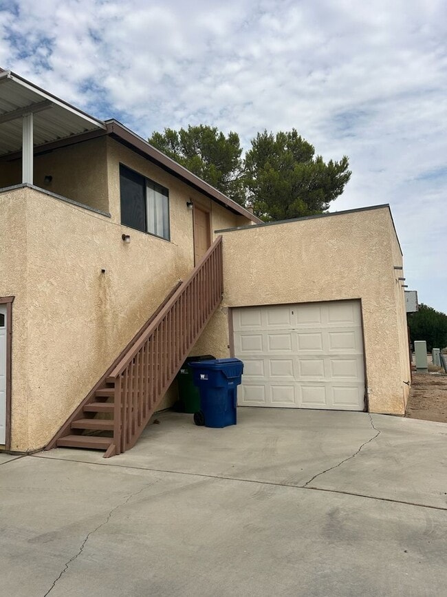 property at 912 W Graaf Ave