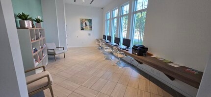 Father Marquess - Barry Apartments in Miami, FL - Foto de edificio - Building Photo