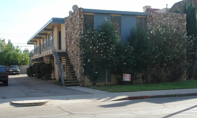 2328 N Ontario St in Burbank, CA - Building Photo - Building Photo