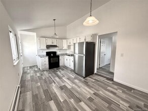 78 Carlton Ave in Mastic, NY - Building Photo - Building Photo