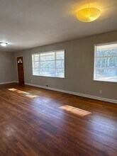 3270 Bobolink Dr in Decatur, GA - Building Photo - Building Photo