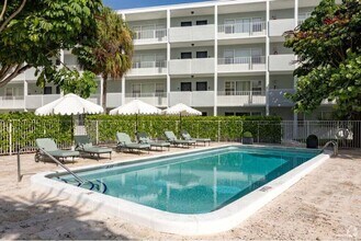 2724 Vandiver Dr in West Palm Beach, FL - Building Photo - Building Photo