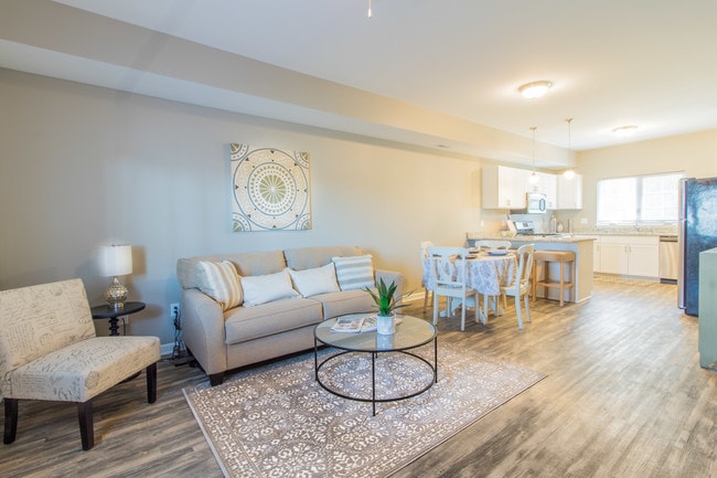 Waterford Townhomes in Clarence Center, NY - Foto de edificio - Building Photo