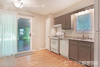 3006 Woodcliff Ln SE in Grand Rapids, MI - Building Photo - Building Photo