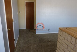 240 Sasser Dr in Clovis, NM - Foto de edificio - Building Photo