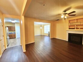 217 W Gilbert St in Hampton, VA - Building Photo