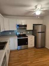 2076 Chateau Ct, Unit 112 in Grafton, WI - Foto de edificio - Building Photo