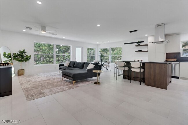 272 Yorkshire Ct in Naples, FL - Building Photo - Building Photo