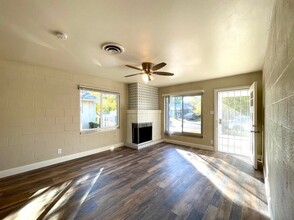 5401 Cabrillo Way in Sacramento, CA - Building Photo - Building Photo