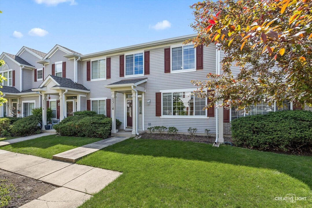 2316 Reflections Dr in Aurora, IL - Building Photo