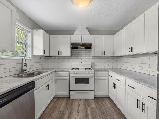 property at 212 N Shady Oaks St