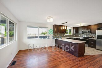 2833 E Arthur Pl in Seattle, WA - Building Photo - Building Photo