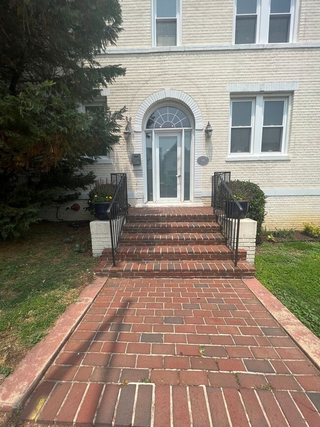 property at 314 V St NE