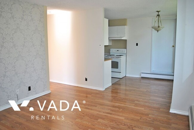 7275 Salisbury Ave in Burnaby, BC - Building Photo - Building Photo