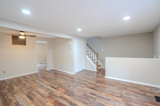 8505 Castlemill Cir in Nottingham, MD - Foto de edificio - Building Photo