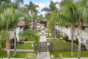 Monterra Springs in La Habra, CA - Building Photo