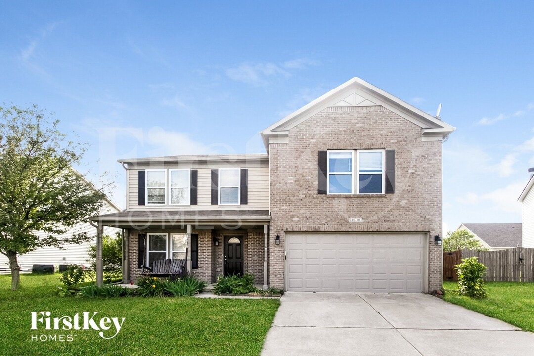 10230 McClain Dr in Brownsburg, IN - Building Photo