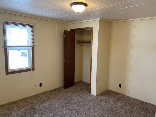 406 1/2 4th Ave SE in Mandan, ND - Building Photo - Building Photo
