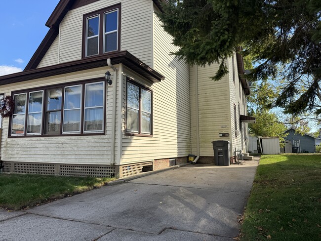 1413 Jefferson Ave, Unit 1415 Jefferson Ave in Sheboygan, WI - Building Photo - Building Photo