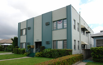 726 W Glenoaks Blvd in Glendale, CA - Building Photo - Building Photo