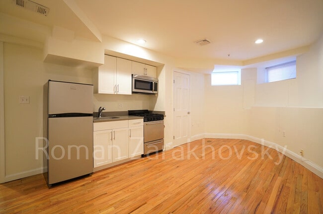 10 Brainerd Rd, Unit 11 in Boston, MA - Foto de edificio - Building Photo