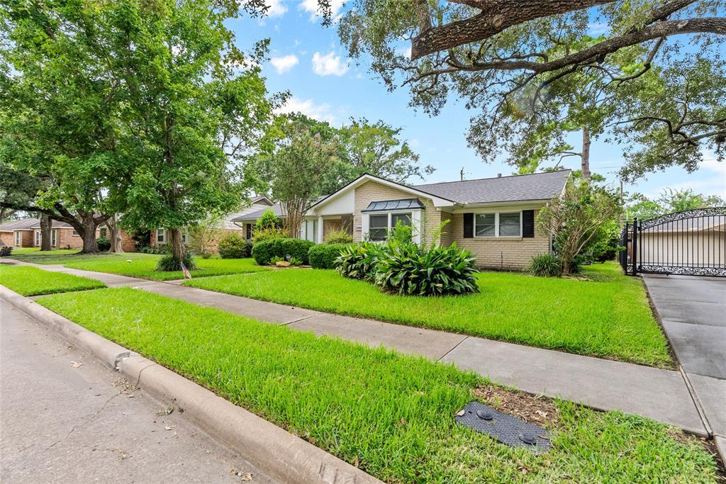 5322 Rutherglenn Dr in Houston, TX - Building Photo
