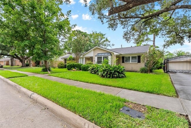 property at 5322 Rutherglenn Dr