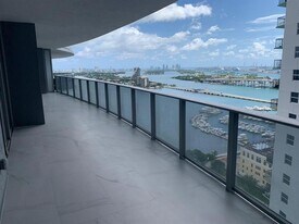 488 NE 18th St, Unit 2510 in Miami, FL - Building Photo