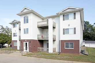 Stonegate in Cedar Rapids, IA - Foto de edificio - Building Photo