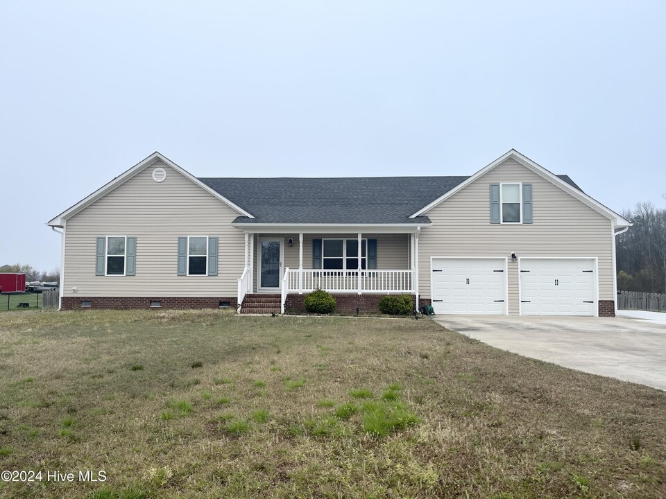 127 Cayuse Way in Elizabeth City, NC - Building Photo