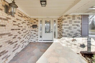 2616 N Dryden Pl in Arlington Heights, IL - Building Photo - Building Photo