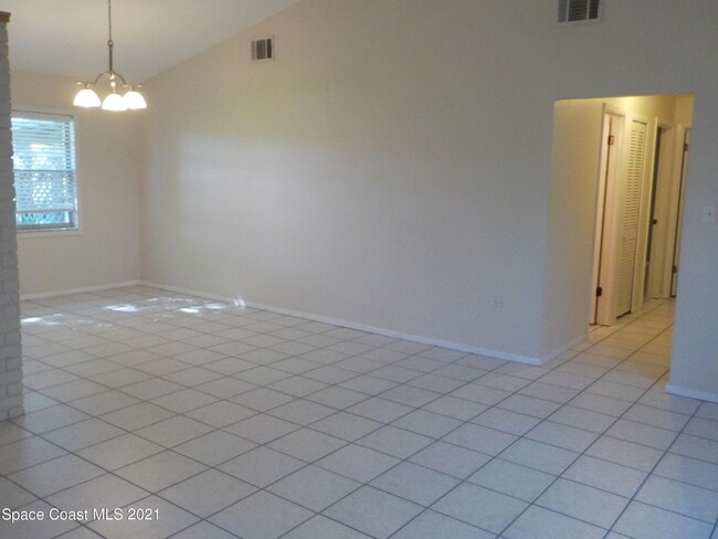 520 Avondale Rd NE in Palm Bay, FL - Building Photo - Building Photo