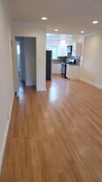 2545 Beverley Ave, Unit SANTA MONICA in Santa Monica, CA - Building Photo