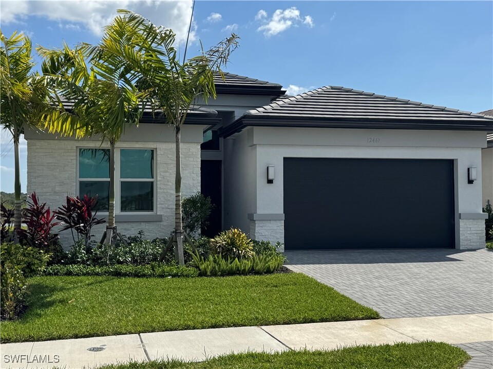 12467 Purple Ficus Wy in Naples, FL - Building Photo