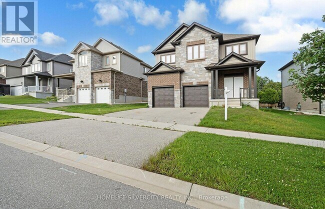 13 Hartfield St in Ingersoll, ON - Building Photo - Building Photo