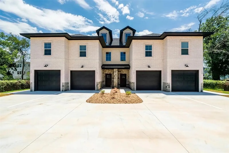 1540 W Long in Stephenville, TX - Building Photo