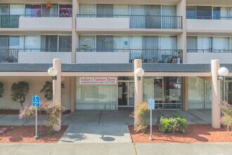 Parkway Towers in Fremont, CA - Building Photo - Building Photo