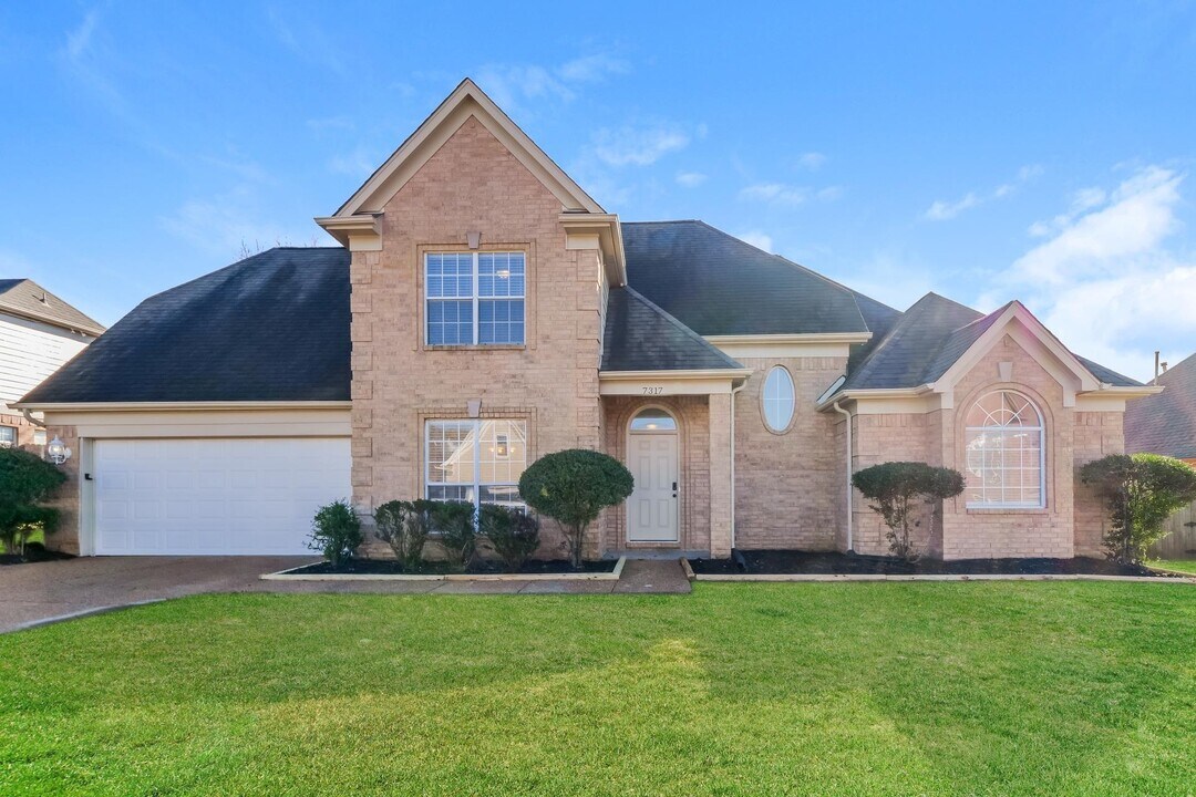 7317 Pinnacle Farms Dr in Memphis, TN - Building Photo