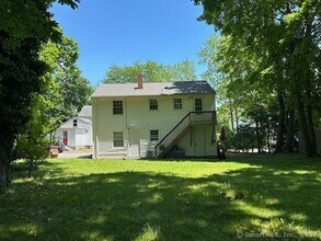 17 Commerce St in Clinton, CT - Foto de edificio - Building Photo