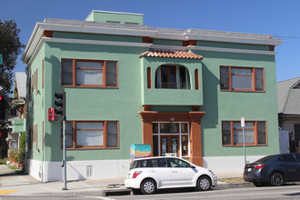 604-614 Chestnut Ave in Long Beach, CA - Foto de edificio - Building Photo