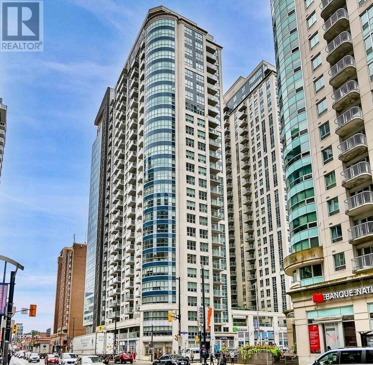 242-242 Rideau St in Ottawa, ON - Building Photo