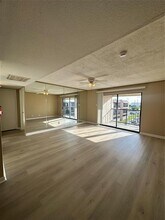 206 Plaza Verde Dr in Houston, TX - Building Photo - Building Photo