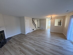 55 Portsmouth Ct in Southampton, PA - Foto de edificio - Building Photo