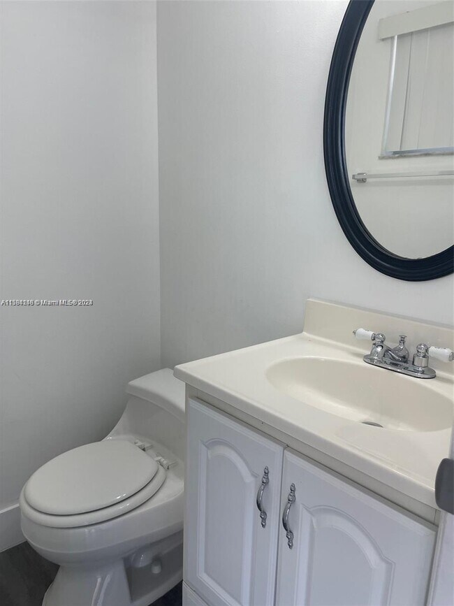 1605 Pennsylvania Ave, Unit 302 in Miami Beach, FL - Building Photo - Building Photo