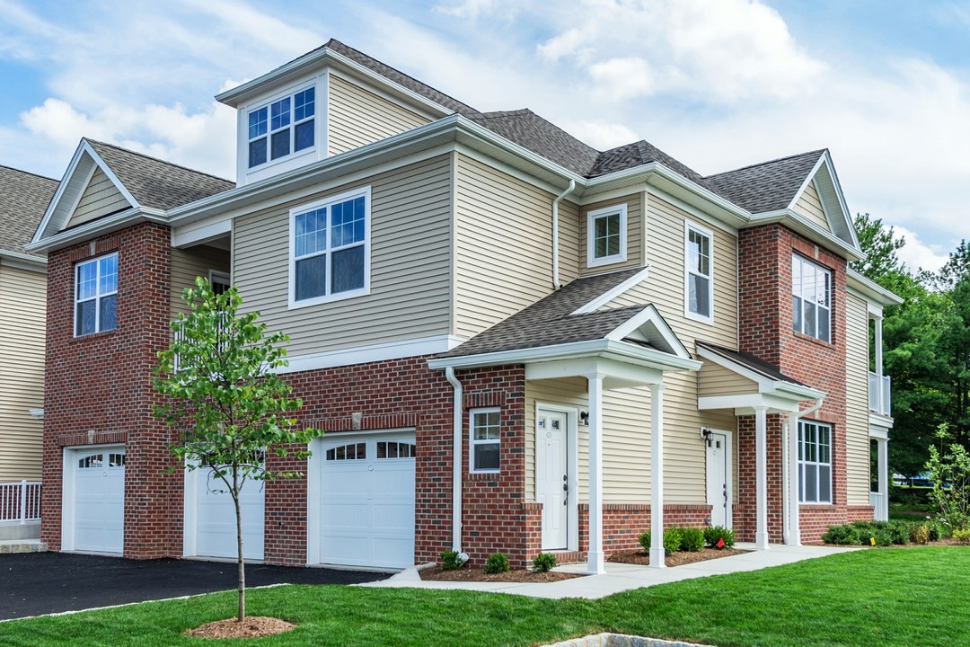 Magnolia Lane Luxury Apartments in Fairfield, NJ - Building Photo