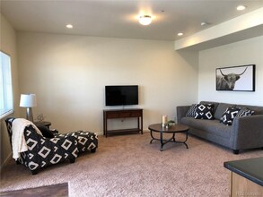 4355 24th Street Rd in Greeley, CO - Foto de edificio - Building Photo